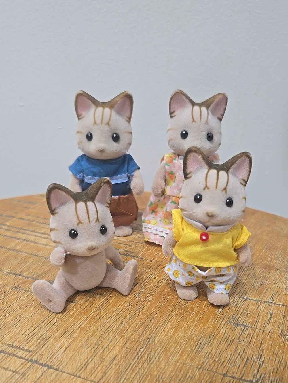Sylvanian Families Calico Critters Cat Dolls (Lot Of 4)